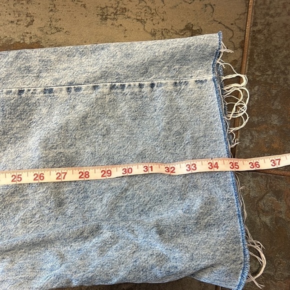 Dynamite High Waisted Wide Leg Raw Hem Light Wash Jeans size 28 - Picture 9 of 10